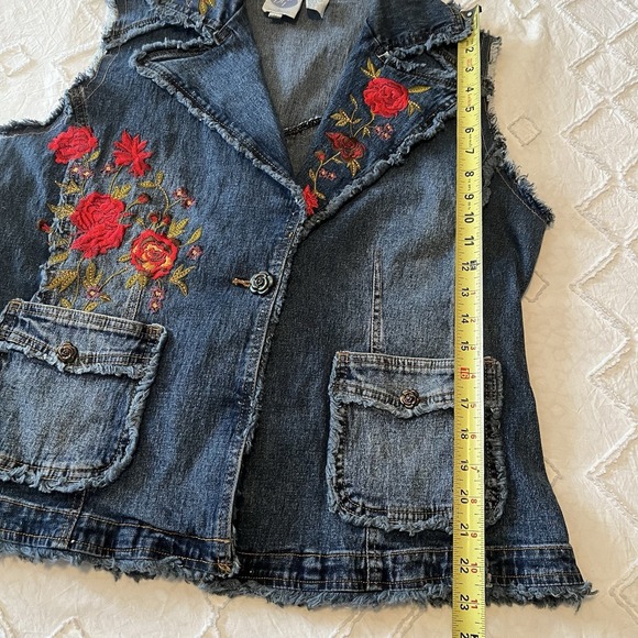 DG2 Embroidered Denim Vest Women's M Floral Rose Pockets Frayed Hem Boho Y2K - Picture 6 of 11